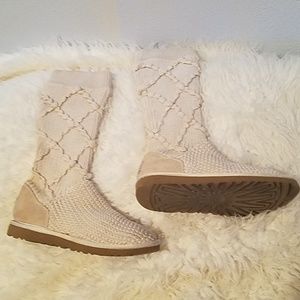 UGG BOOTS AUTHENTIC